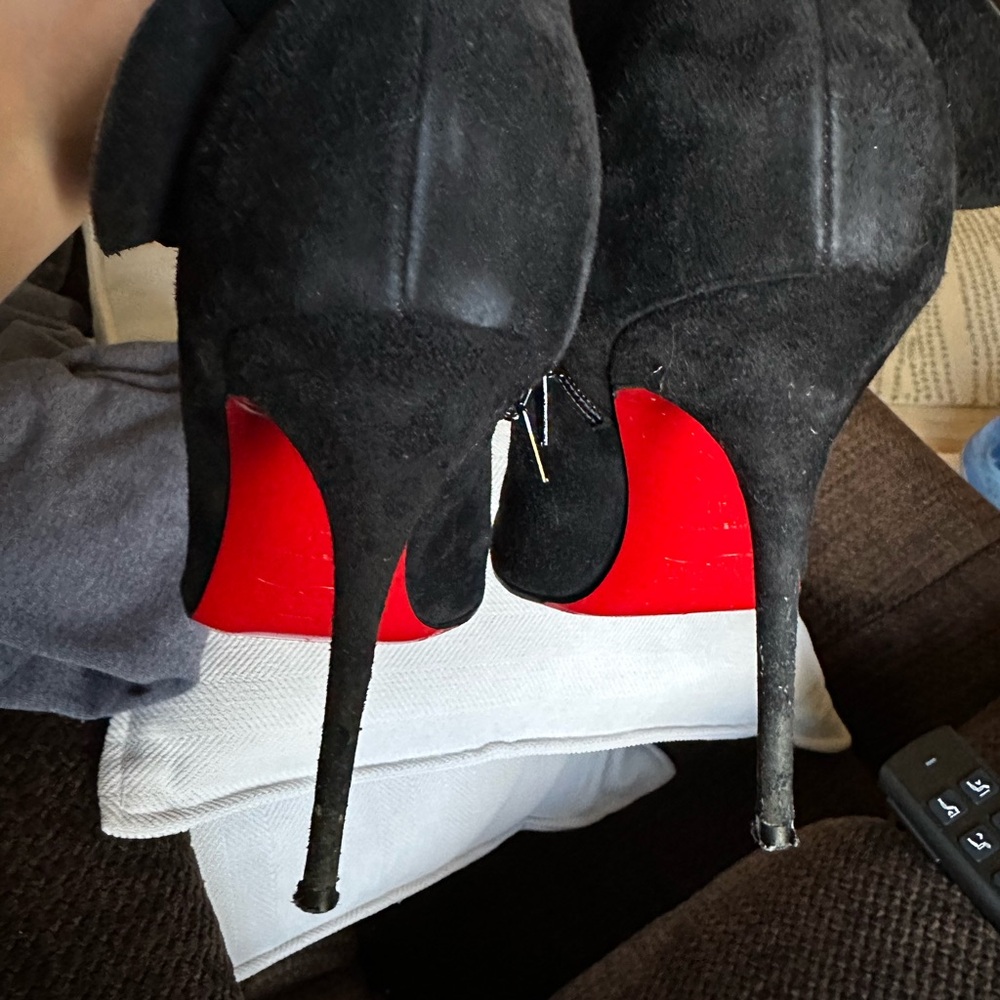 Christian Louboutin EU 41 Mrs Baba 100
Suede Booties - Picture 8 of 10